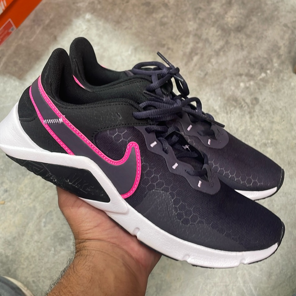Nike legend essential 2